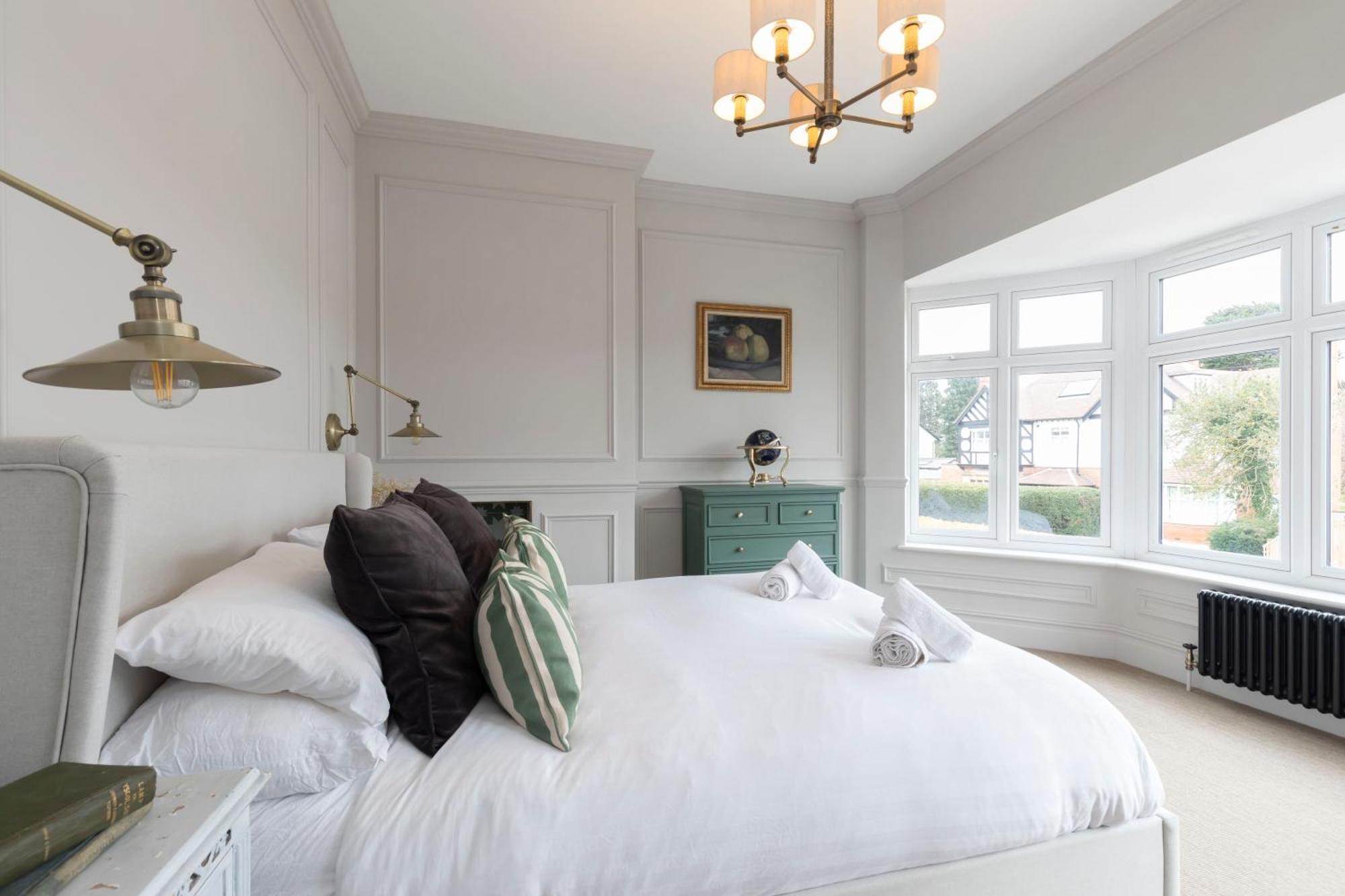 Luxury 6 Bedroom Period With Sauna And Gym Cheltenham