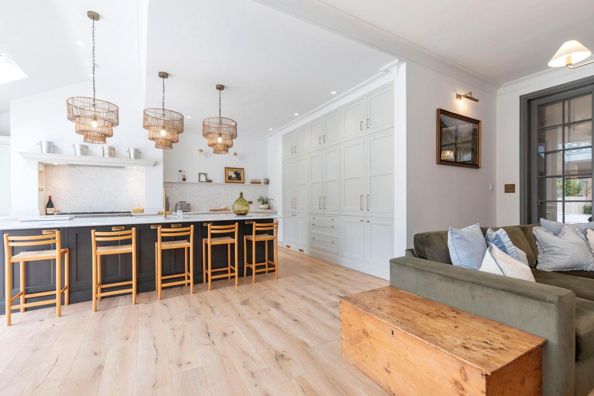 Villa Luxury 6 Bedroom Period With Sauna And Gym Cheltenham