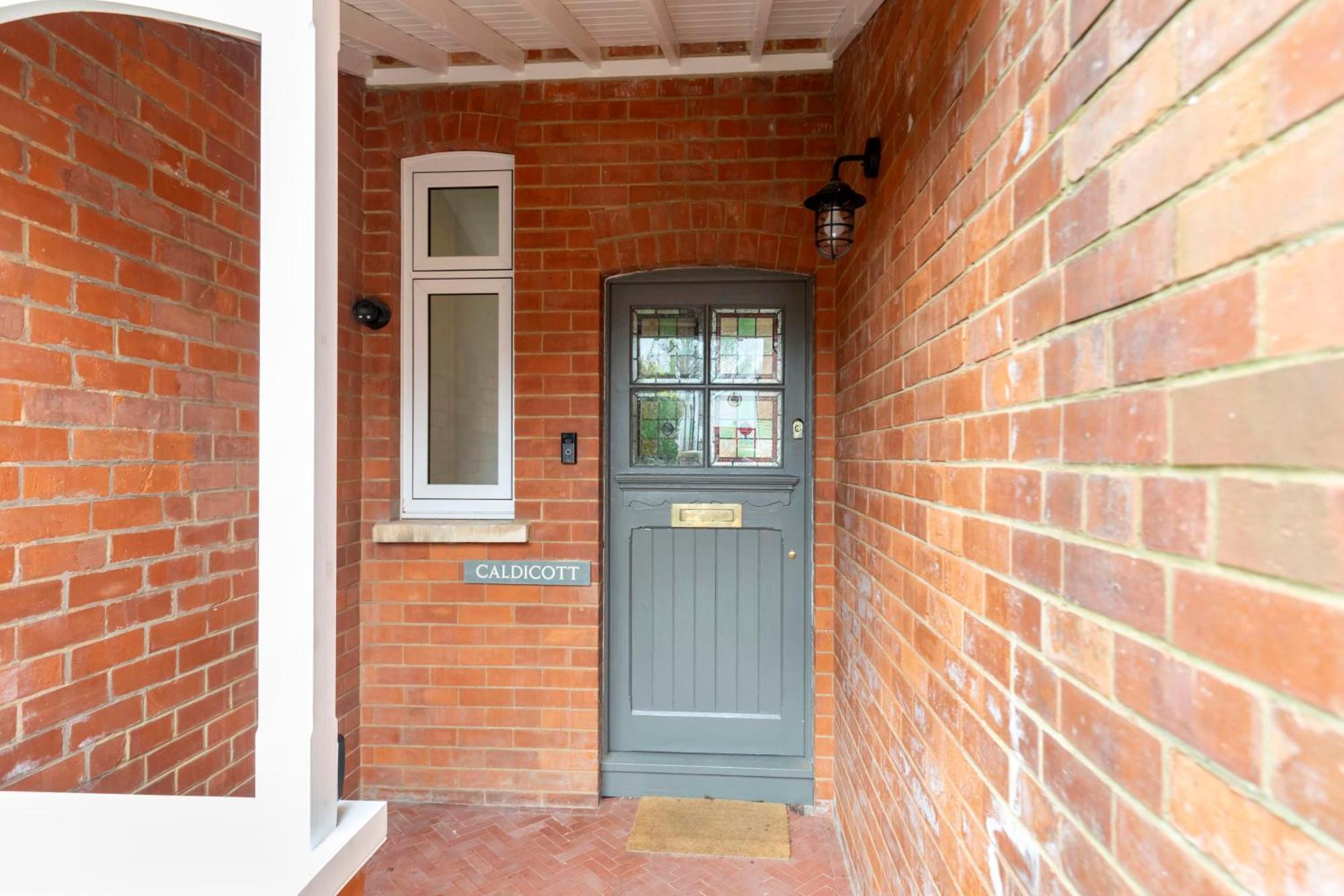 Luxury 6 Bedroom Period With Sauna And Gym * Cheltenham