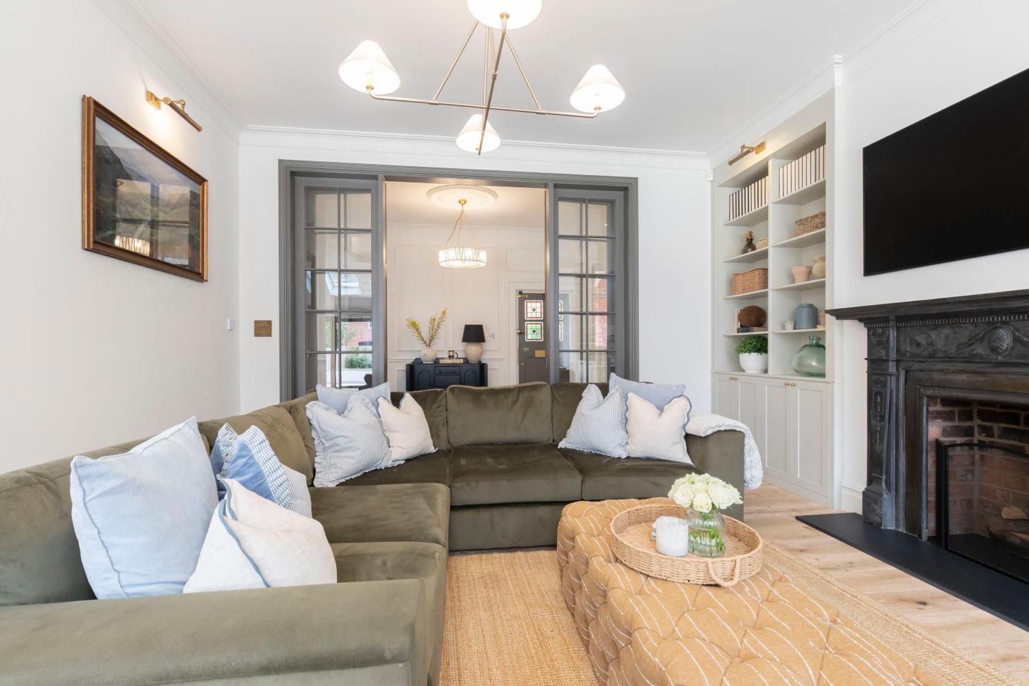 Luxury 6 Bedroom Period With Sauna And Gym * Cheltenham