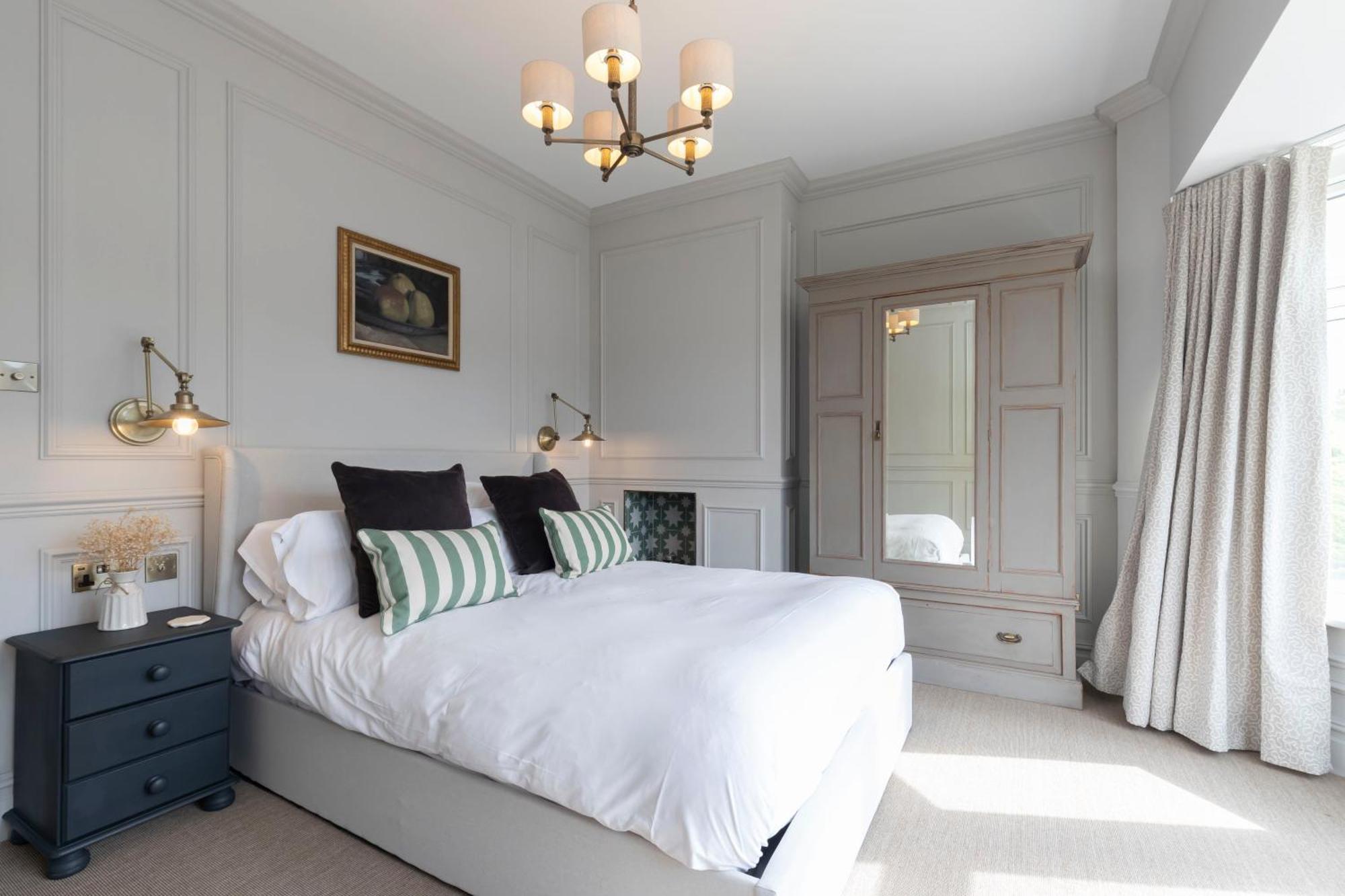 Luxury 6 Bedroom Period With Sauna And Gym Cheltenham