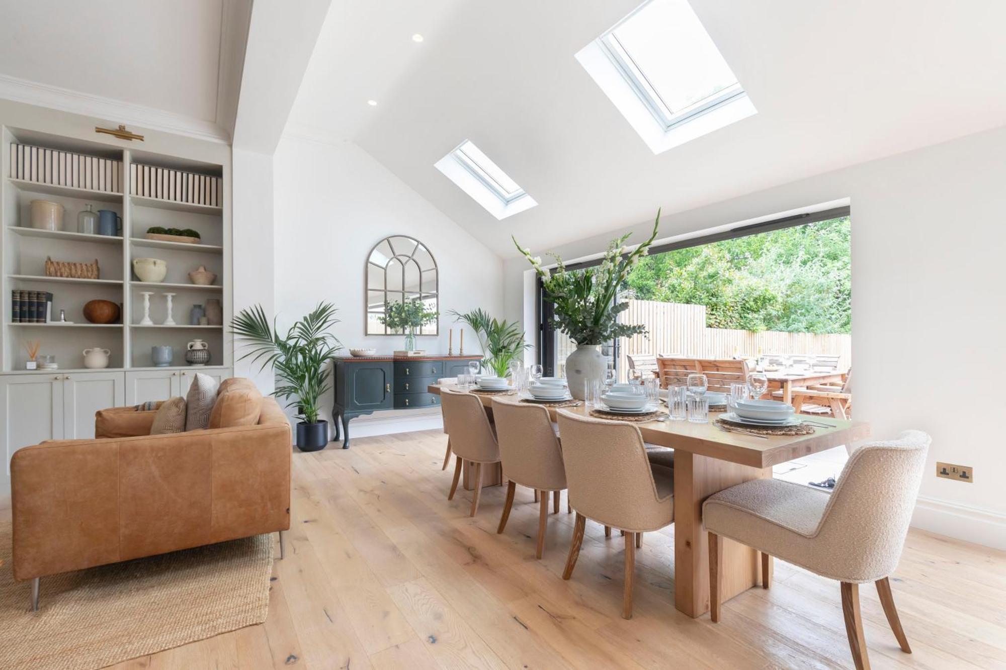 Luxury 6 Bedroom Period With Sauna And Gym *