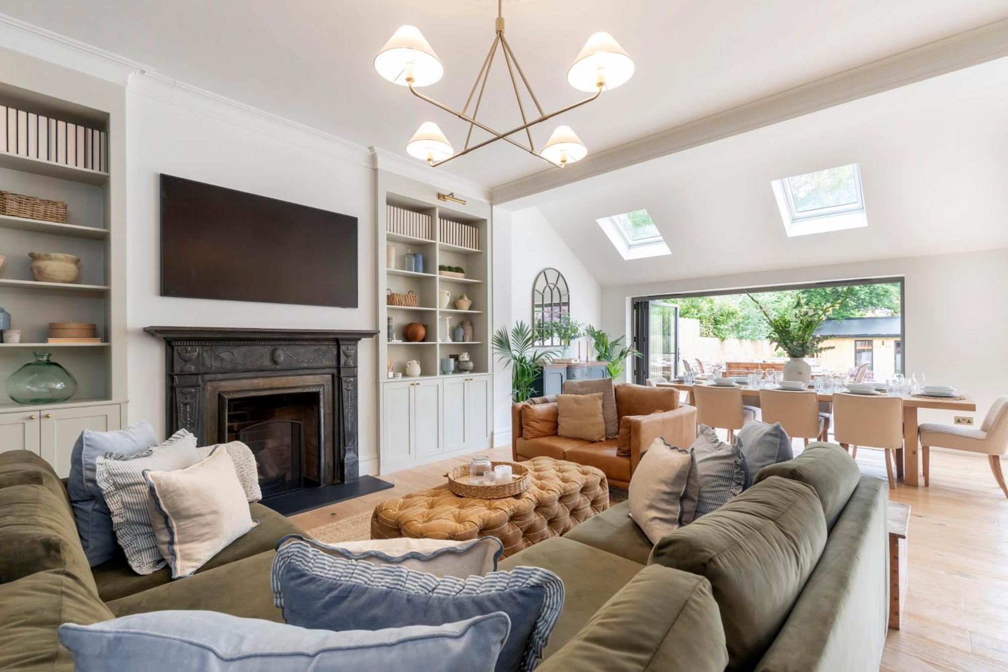Luxury 6 Bedroom Period With Sauna And Gym