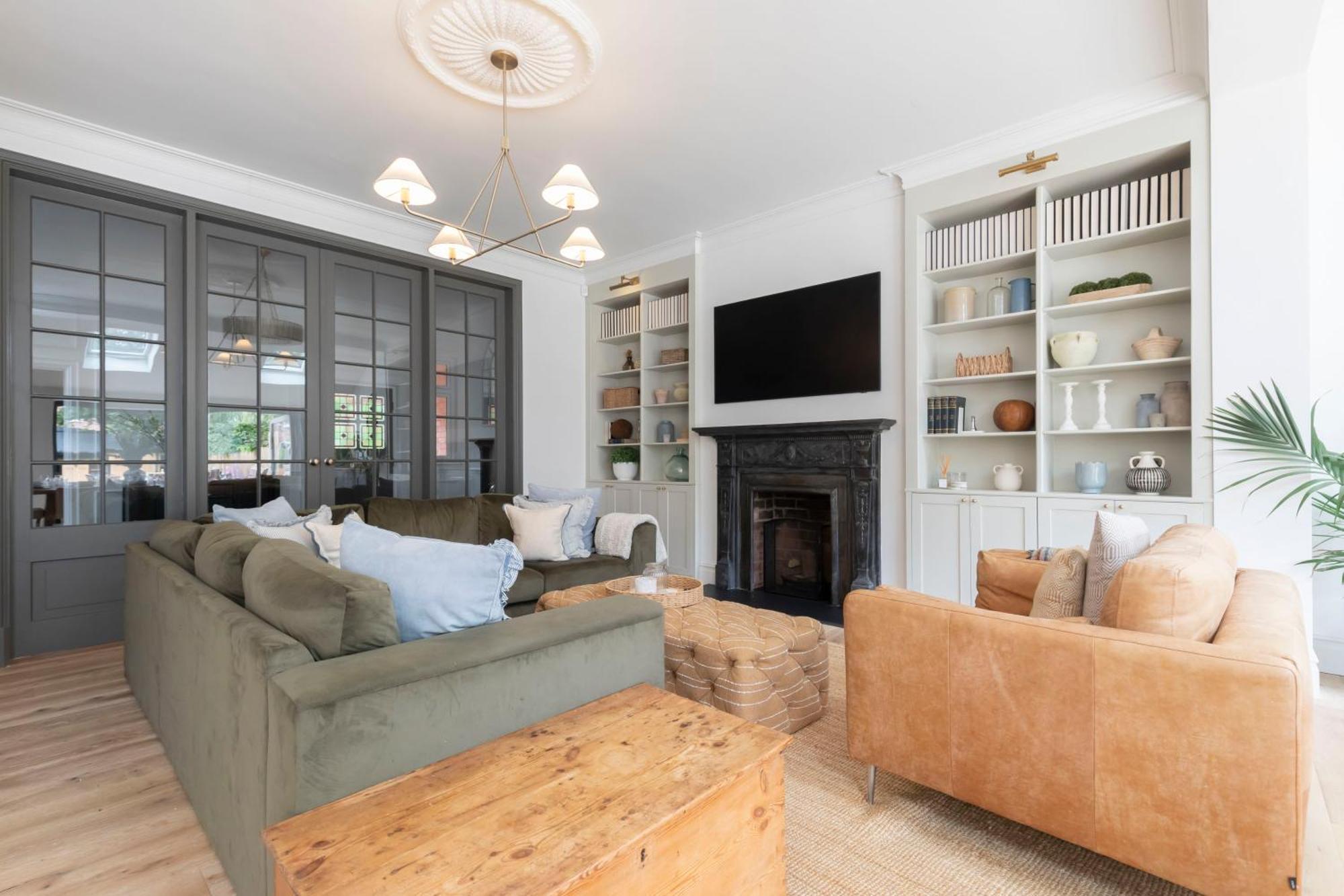 Luxury 6 Bedroom Period With Sauna And Gym